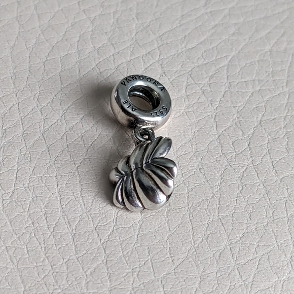 Pandora x Disney Ariel Seashell Charm - Picture 11 of 12
